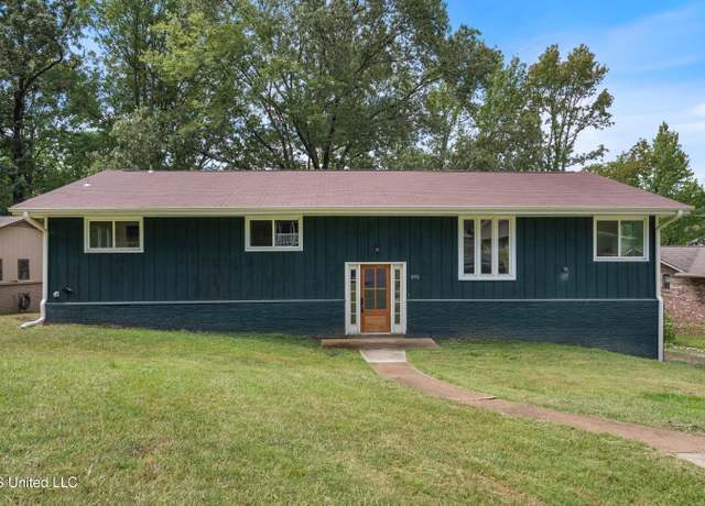 Property at 8701 Bobwhite Dr, Hernando, MS 38632, 5 beds, 3 baths