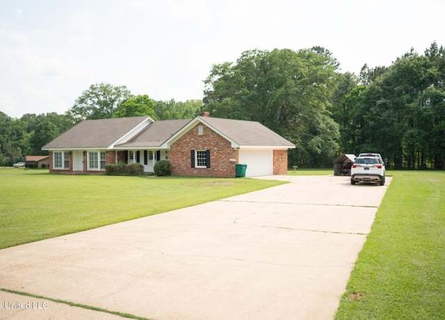 Property at 324 Bob White Dr, Canton, MS 39046, 4 beds, 2.5 baths