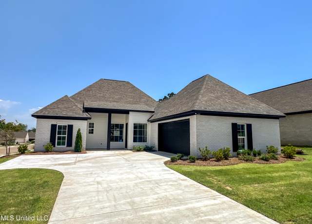 Property at 400 Parkdale Pl, Canton, MS 39046, 4 beds, 3 baths