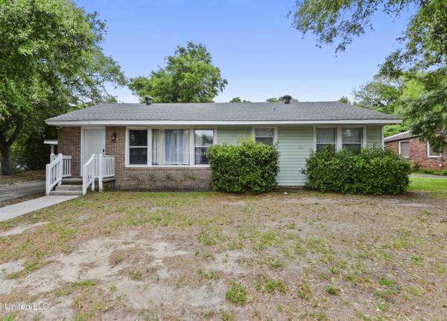 Property at 105 Hickory Ln, Bay Saint Louis, MS 39520, 3 beds, 1 bath