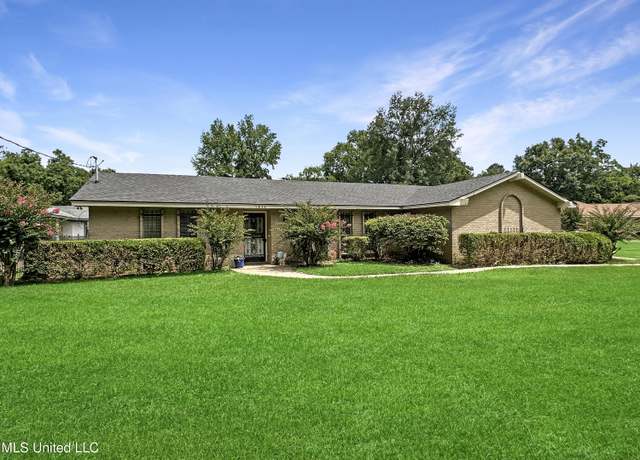 Property at 5846 Clubview Dr, Jackson, MS 39211, 3 beds, 2 baths