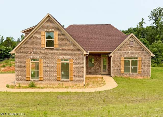 Property at 37 Honey Suckle Cv, Holly Springs, MS 38635, 5 beds, 3 baths