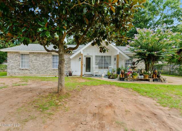 Property at 8604 Neptune Ave, Ocean Springs, MS 39564, 6 beds, 2 baths