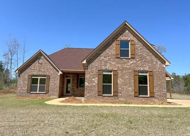 Property at 290 Poplar Ln, Holly Springs, MS 38635, 5 beds, 3 baths