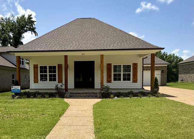 Property at 660 Wells Dr, Hernando, MS 38632, 3 beds, 2 baths