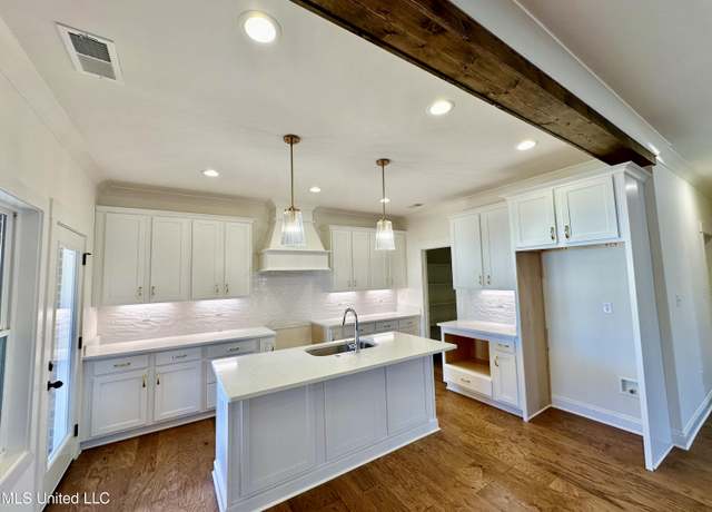 Property at 6612 Grand Oak Ln, Southaven, MS 38672, 3 beds, 3 baths