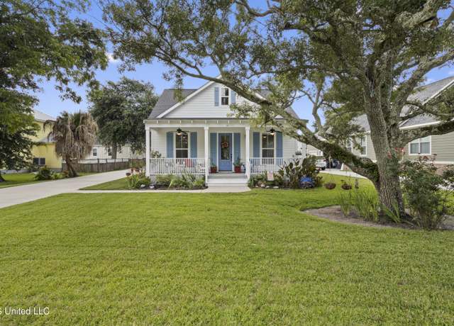 Property at 121 E Fourth St, Long Beach, MS 39560, 3 beds, 2 baths