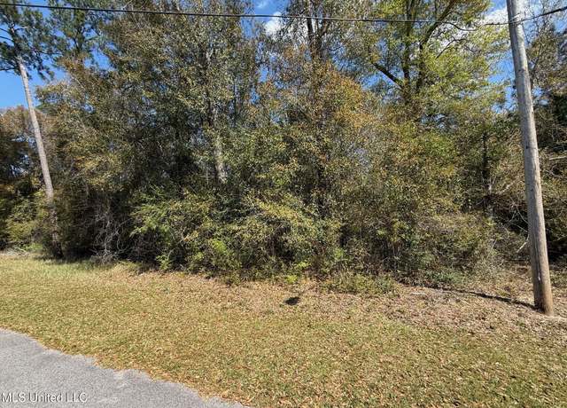Property at 842 Lola Ct, Diamondhead, MS 39525