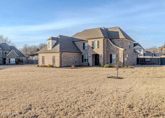 Property at 1244 Bennett Cv, Southaven, MS 38671, 4 beds, 3.5 baths
