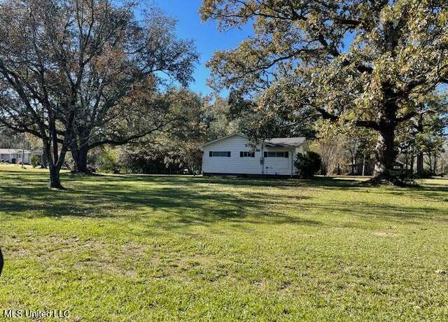 Property at 1008 E Georrgetown St, Crystal Springs, MS 39059, 3 beds, 2 baths