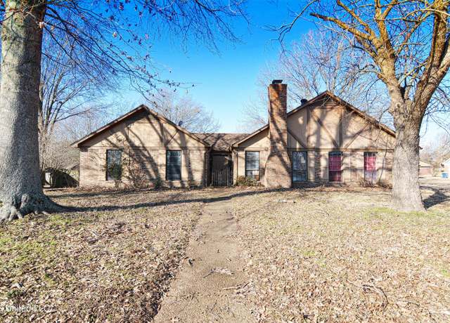 Property at 7605 Eastover Blvd, Olive Branch, MS 38654, 3 beds, 2 baths