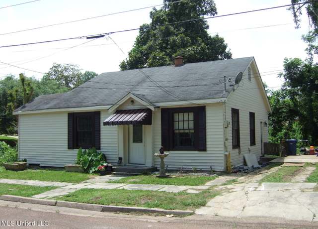 Property at 34 Orange Avenue Ave, Natchez, MS 39120, 2 beds, 1 bath