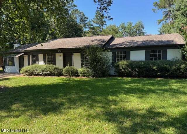 Property at 214 Saint Augustine Dr, Madison, MS 39110, 4 beds, 2 baths