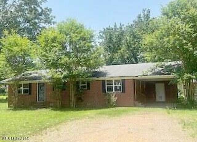 Property at 5685 Carrollton Rd, Grenada, MS 38901, 3 beds, 2 baths