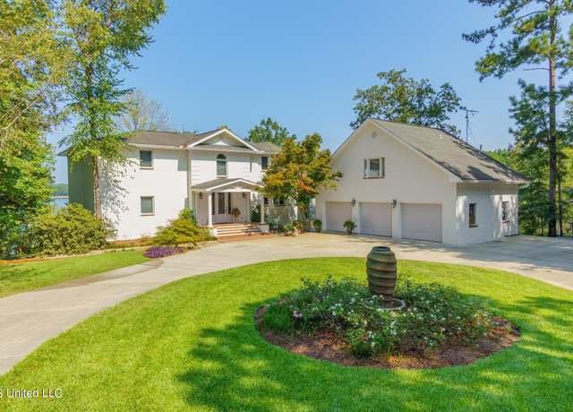 Property at 117 E Bay Dr, Lumberton, MS 39455, 4 beds, 5.5 baths