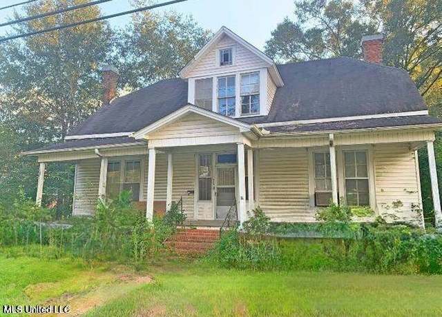 Property at 1028 Wayne St, Waynesboro, MS 39367, 5 beds, 2 baths