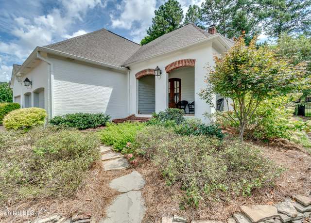 Property at 887 N Deerfield Drive Dr, Canton, MS 39046, 3 beds, 2.5 baths