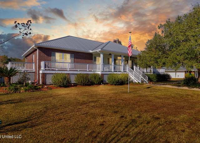 Property at 6717 Martinique Dr, Biloxi, MS 39532, 4 beds, 4.5 baths