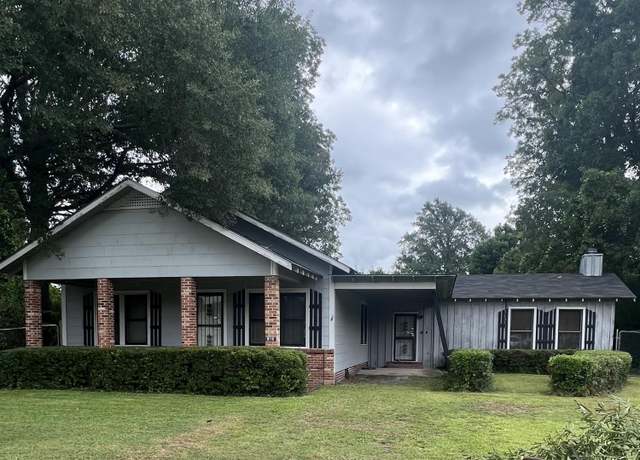 Property at 816 Cherokee St, Clarksdale, MS 38614, 4 beds, 3 baths
