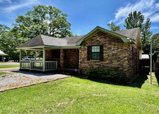 Property at 309 College St, Carthage, MS 39051, 3 beds, 2 baths