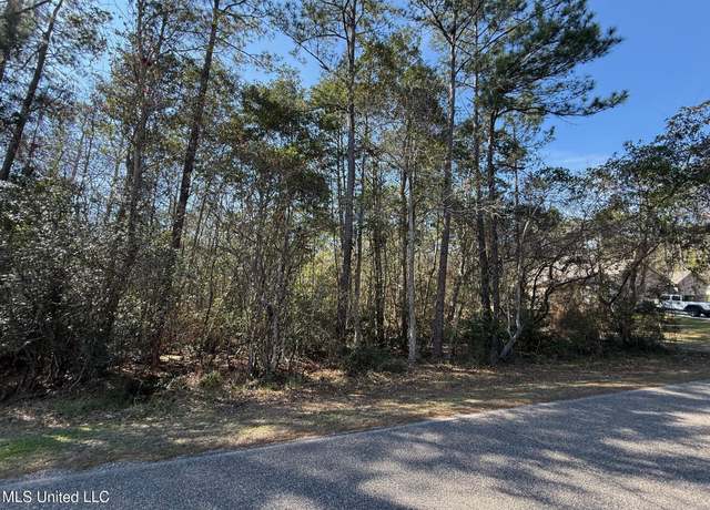 Property at 94179 Bayou Dr, Diamondhead, MS 39525