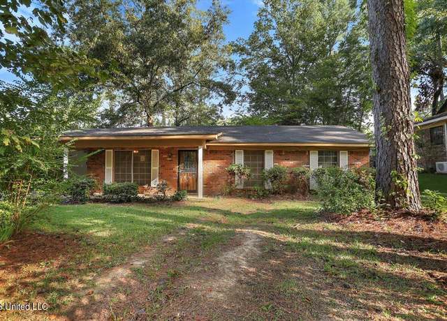 Property at 338 Lake Of Pines Dr, Jackson, MS 39206, 3 beds, 2 baths