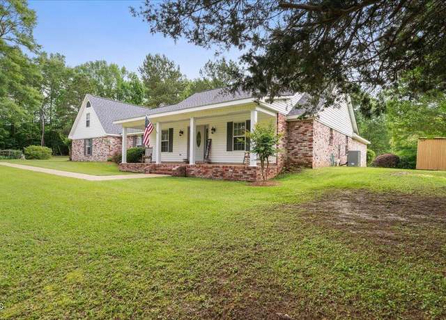 Property at 768 Lake Blvd, Vicksburg, MS 39180, 4 beds, 3 baths