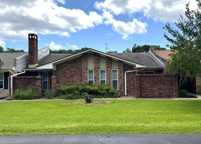 Property at 706 Melrose Montebello Pkwy, Natchez, MS 39120, 3 beds, 2 baths