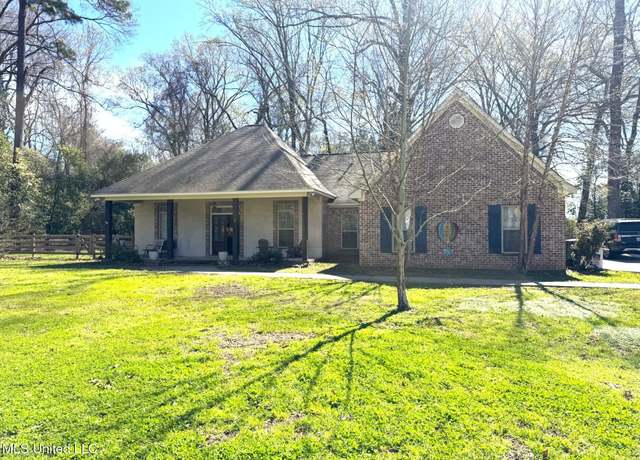 Property at 4 Bayou Ln, Natchez, MS 39120, 3 beds, 2 baths