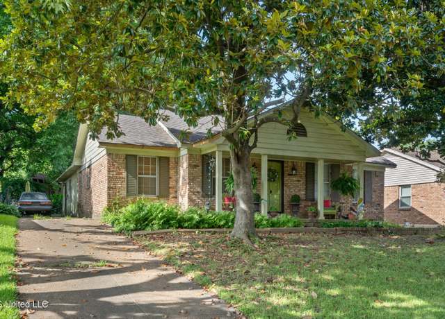 Property at 1825 Brookhaven Dr, Southaven, MS 38671, 4 beds, 2.5 baths
