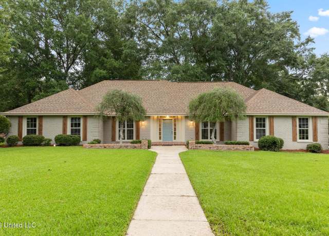Property at 1304 Estelle St, Hattiesburg, MS 39402, 4 beds, 2.5 baths