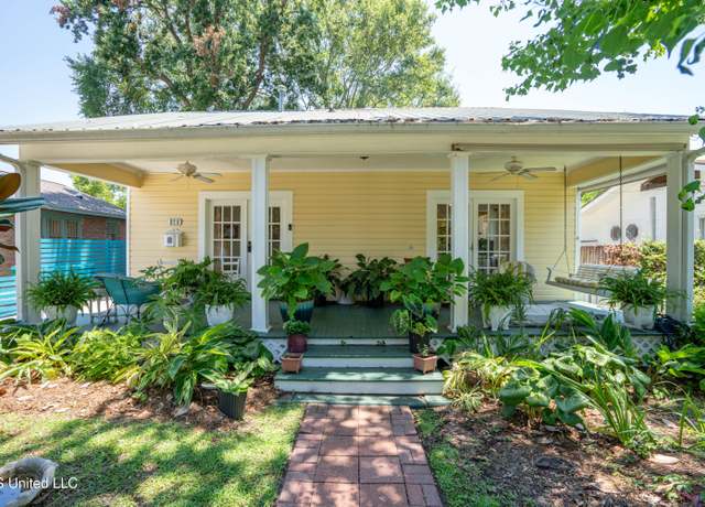 Property at 820 Camp Ave, Gulfport, MS 39501, 3 beds, 2 baths