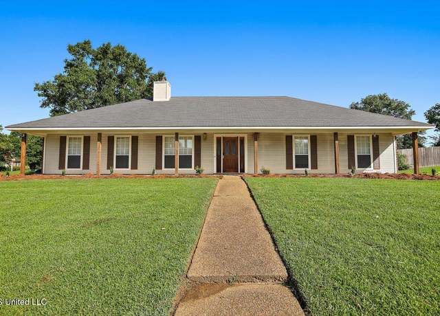 Property at 143 Glenwood Dr, Madison, MS 39110, 3 beds, 2 baths