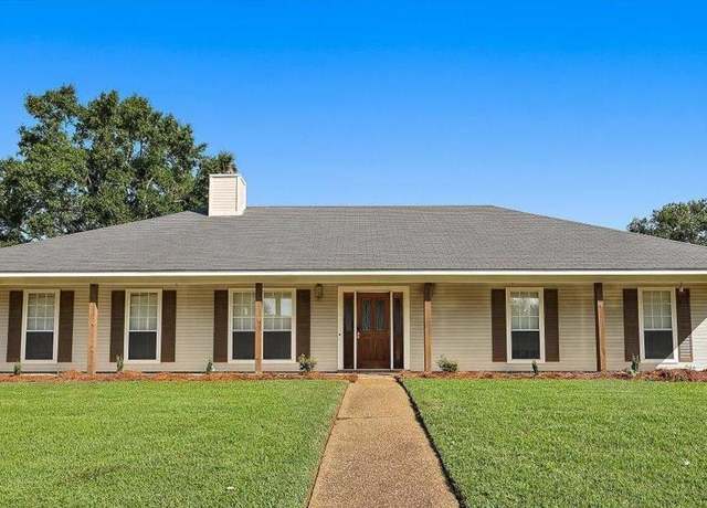 Property at 143 Glenwood Dr, Madison, MS 39110, 3 beds, 2 baths