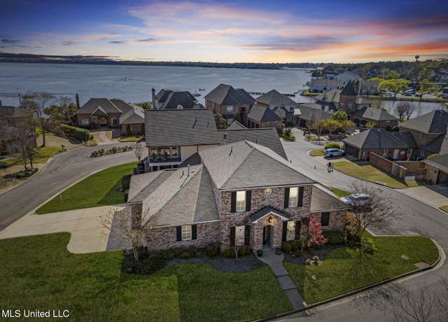 Property at 147 Summers Bay Dr, Ridgeland, MS 39157, 4 beds, 3.5 baths