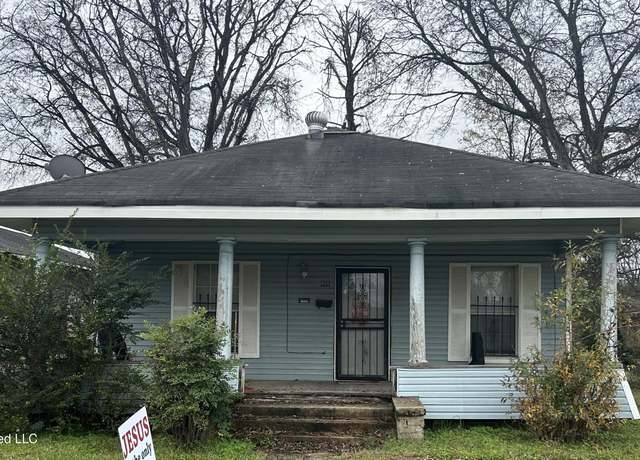 Property at 806 Mississippi Ave, Greenwood, MS 38930, 2 beds, 1 bath