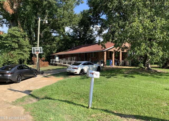 Property at 510 Lasalle St, Natchez, MS 39120, 3 beds, 2 baths