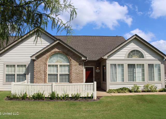 Property at 8855 Parkview Oaks Cir, Olive Branch, MS 38654, 3 beds, 2 baths