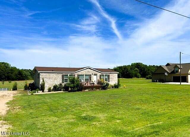 Property at 222 Boone Rd, Holly Springs, MS 38635, 3 beds, 2 baths