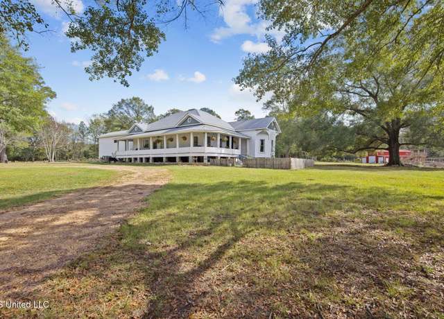 Property at 1376 NE Smith Lake Rd, Brookhaven, MS 39601, 4 beds, 3 baths