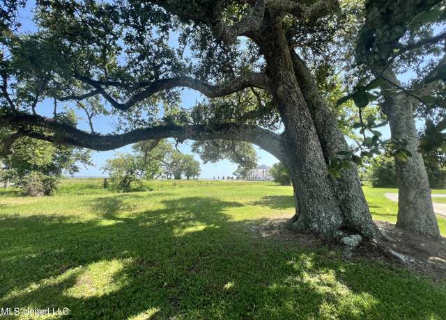 Property at 135 Arkansas Ave, Gulfport, MS 39507