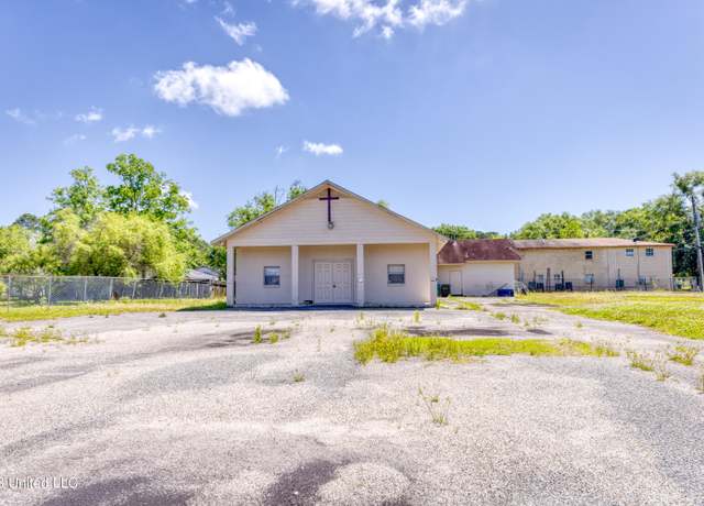 Property at 5106 Hubert St, Moss Point, MS 39563, 1 bed, 1.5 baths