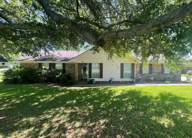 Property at 272 Terry Cir, Vidalia, LA 71373, 3 beds, 2 baths