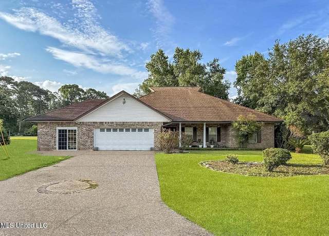 Property at 74617 N Diamondhead Dr, Diamondhead, MS 39525, 3 beds, 3.5 baths