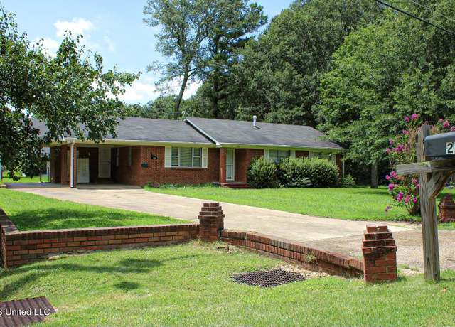 Property at 268 Pollard St, Batesville, MS 38606, 4 beds, 3 baths