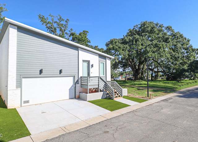 Property at 132 Markham Dr, Gulfport, MS 39507, 4 beds, 2 baths