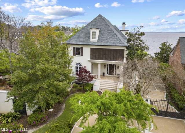 Property at 133 Overlook Pointe Drive Dr, Ridgeland, MS 39157, 4 beds, 5.5 baths