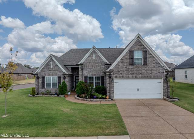 Property at 230 Magnolia Gardens Dr, Hernando, MS 38632, 4 beds, 2 baths
