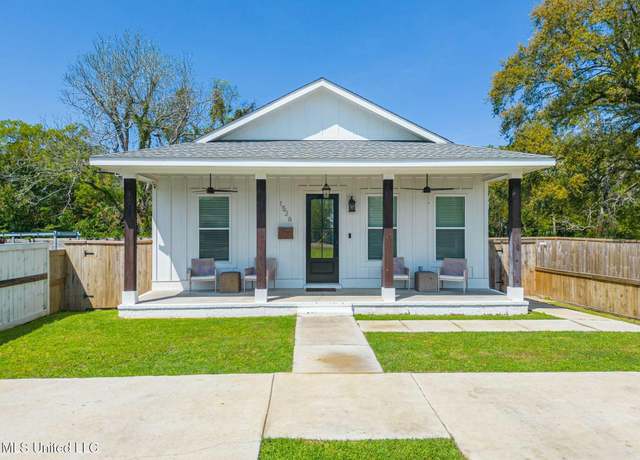 Property at 1526 E Railroad St, Gulfport, MS 39501, 3 beds, 2 baths