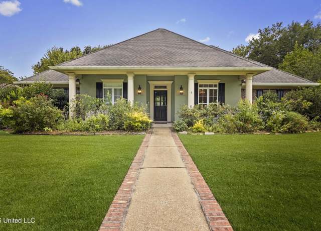 Property at 124 Surgeres Pl, Ocean Springs, MS 39564, 4 beds, 2 baths